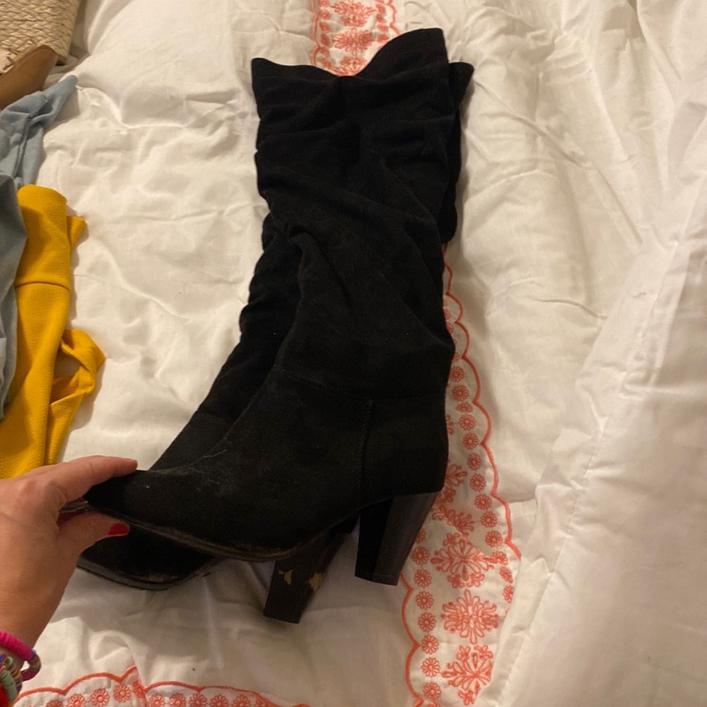 Black wedges